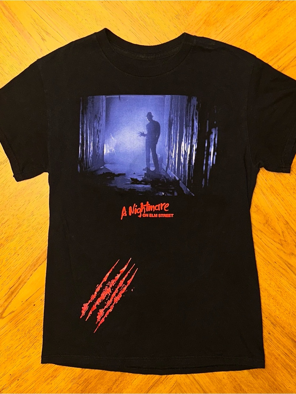 A Nightmare on Elm Street T-Shirt Men’s Small Black Freddy Krueger Never Sleep